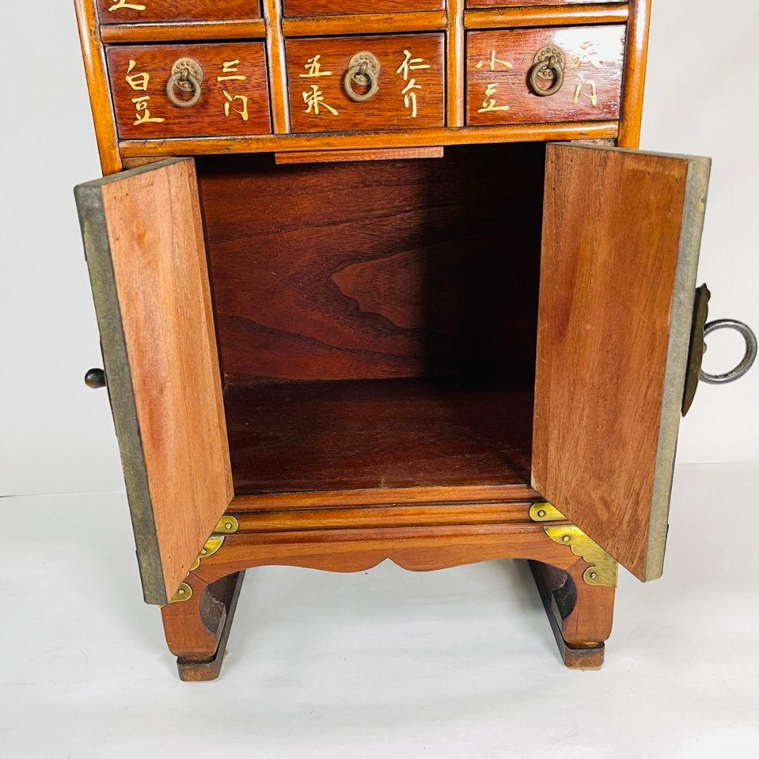 李朝家具　薬箪笥　箪笥　薬棚　ヤクジャン　キャビネット　引出し　小物　朝鮮　韓国