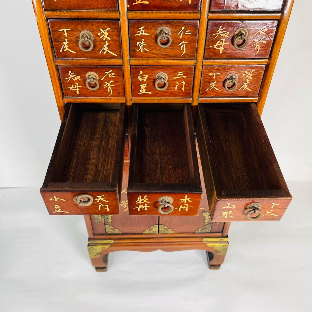 李朝家具　薬箪笥　箪笥　薬棚　ヤクジャン　キャビネット　引出し　小物　朝鮮　韓国