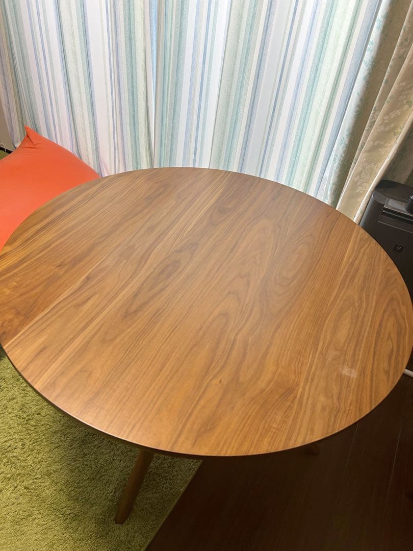 ニトリ　リビングダイニングテーブル（リラックスワイド110円形WN）