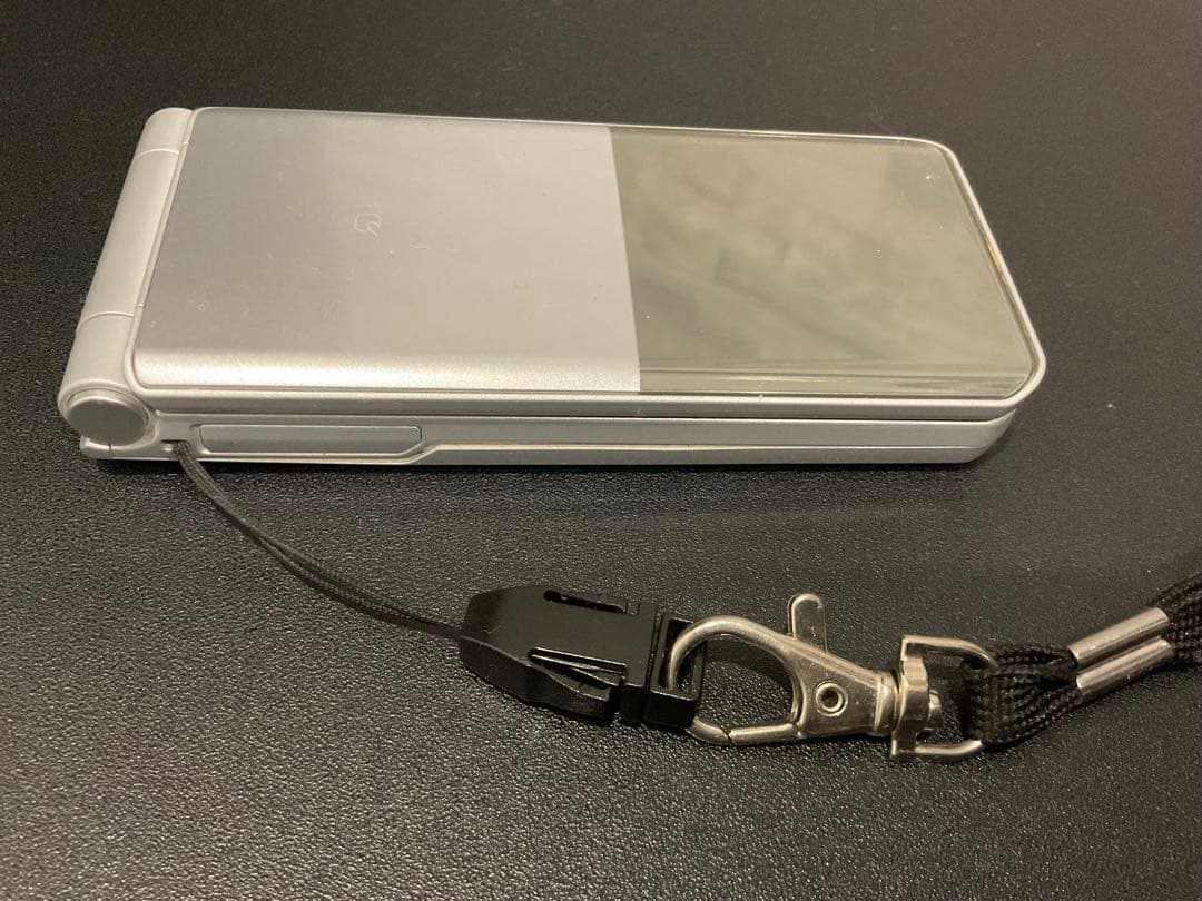 docomo arrows F-03L シルバー 本体 充電器 ストラップ付き