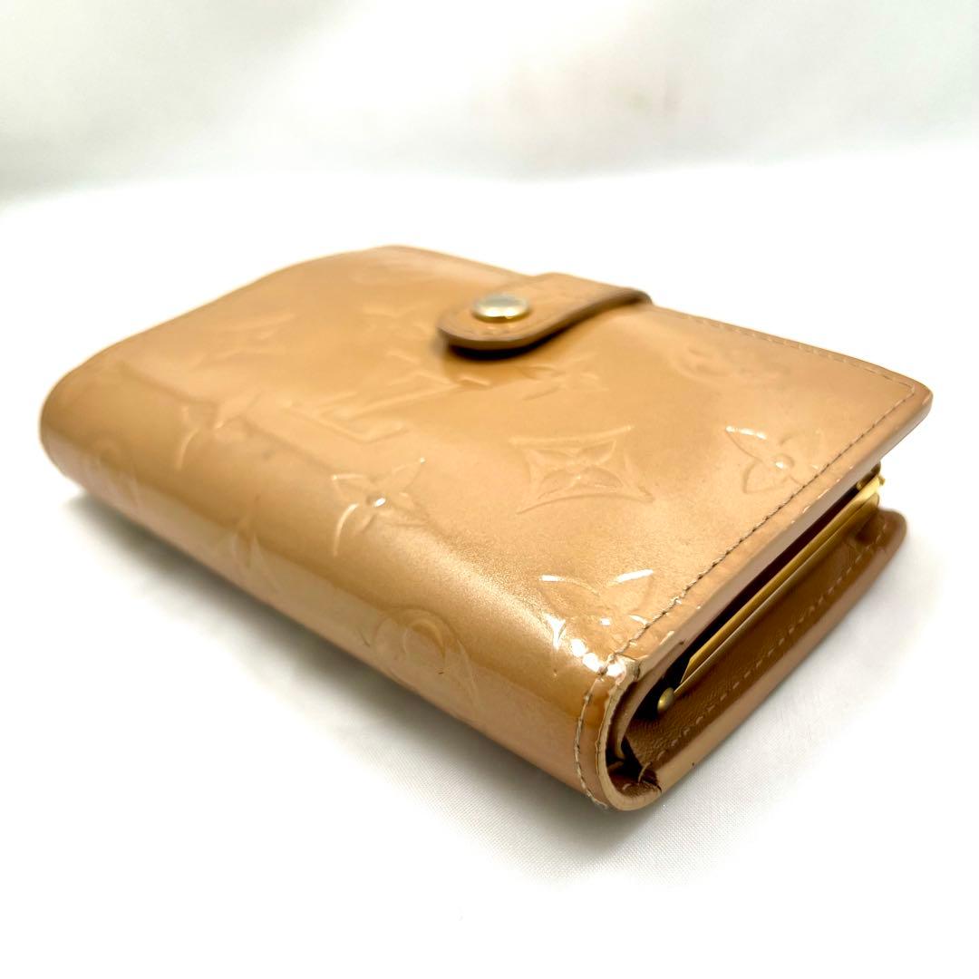 ルイヴィトン ヴェルニ ポルトフォイユ ヴィエノワ カフェオレ がま口財布