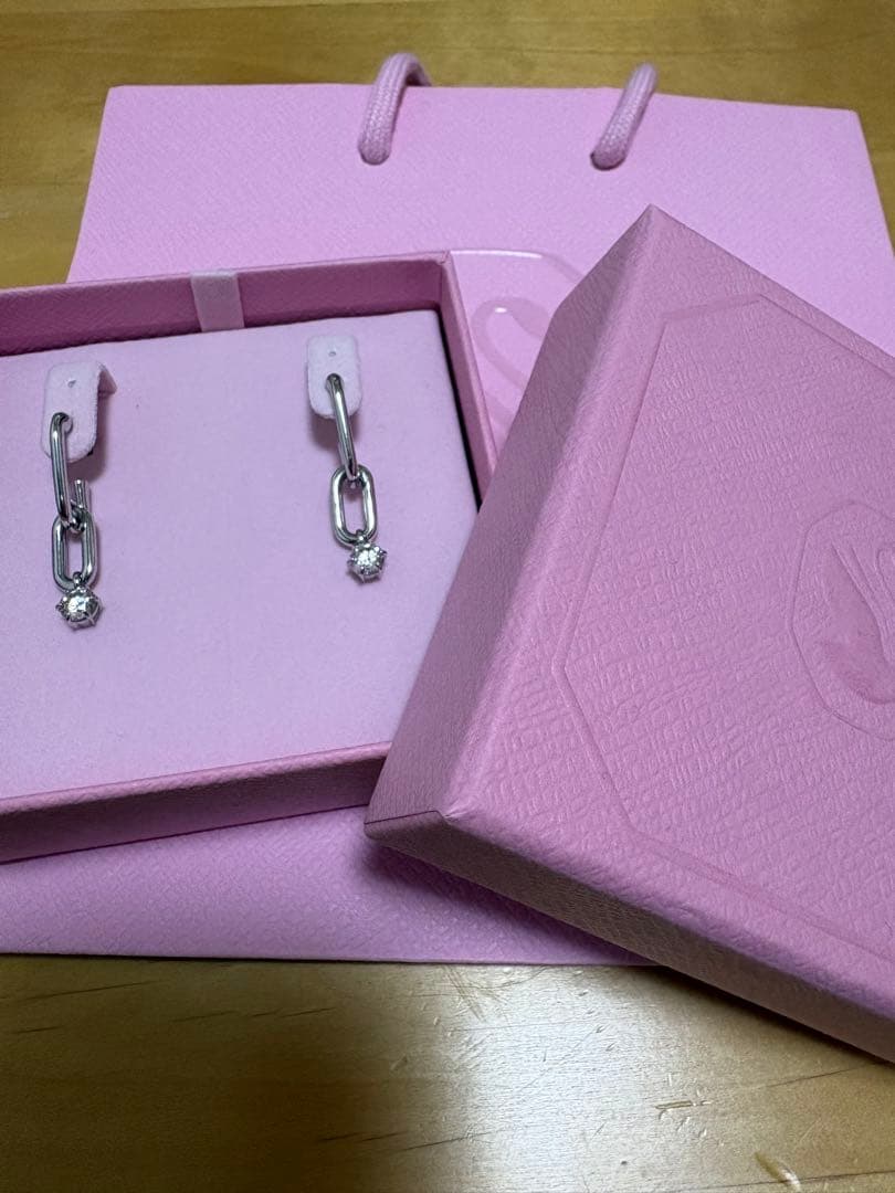 スワロフスキー　Constella ドロップピアス