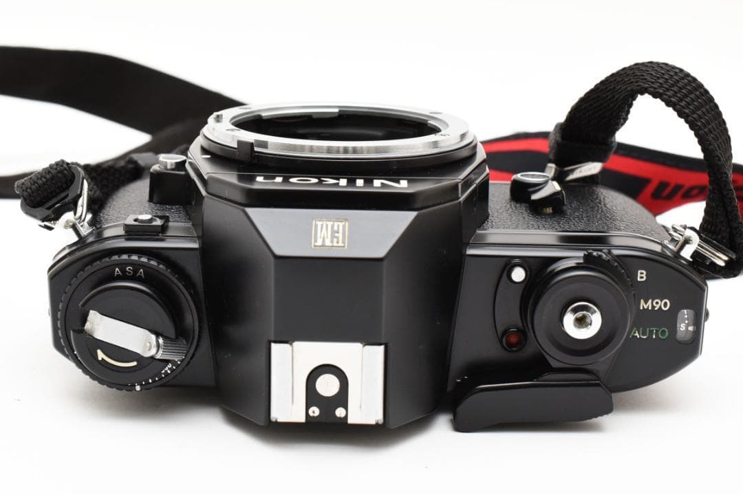 超美品 ニコン 　EM 説明書付 フィルムカメラ　モルト新品交換済 B741N