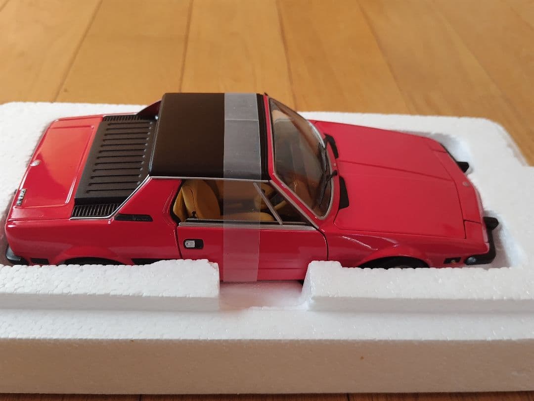 ミニチャンプス「FIAT X1/9·1974 」1:18