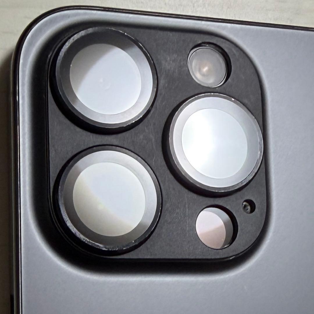 【極美品・SIMフリー】iPhone15pro ブラックチタニウム 256GB