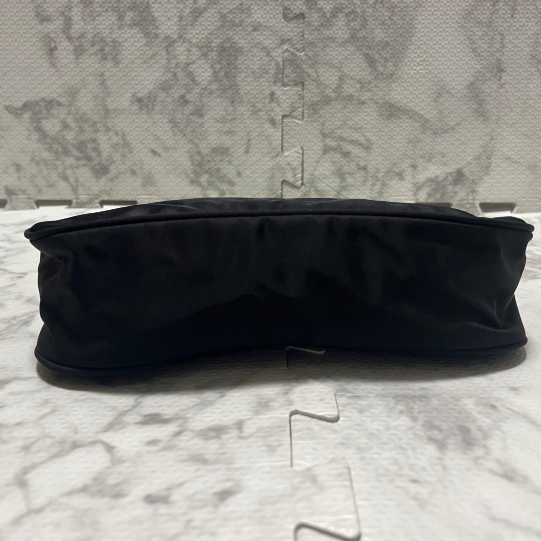 美品✨プラダ アクセサリーポーチ ハンドバッグ ナイロン 三角ロゴ ブラック