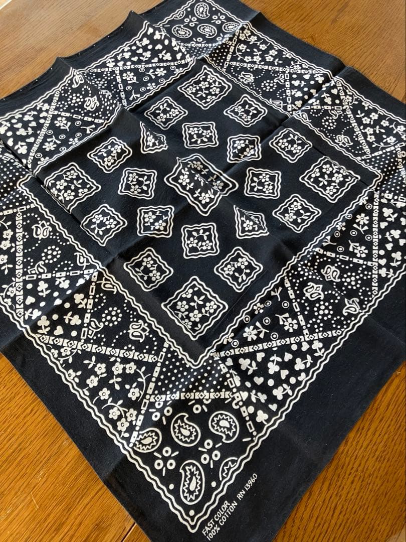 タ*ウ様 RN13960 クッキー柄　バンダナ　ブラック