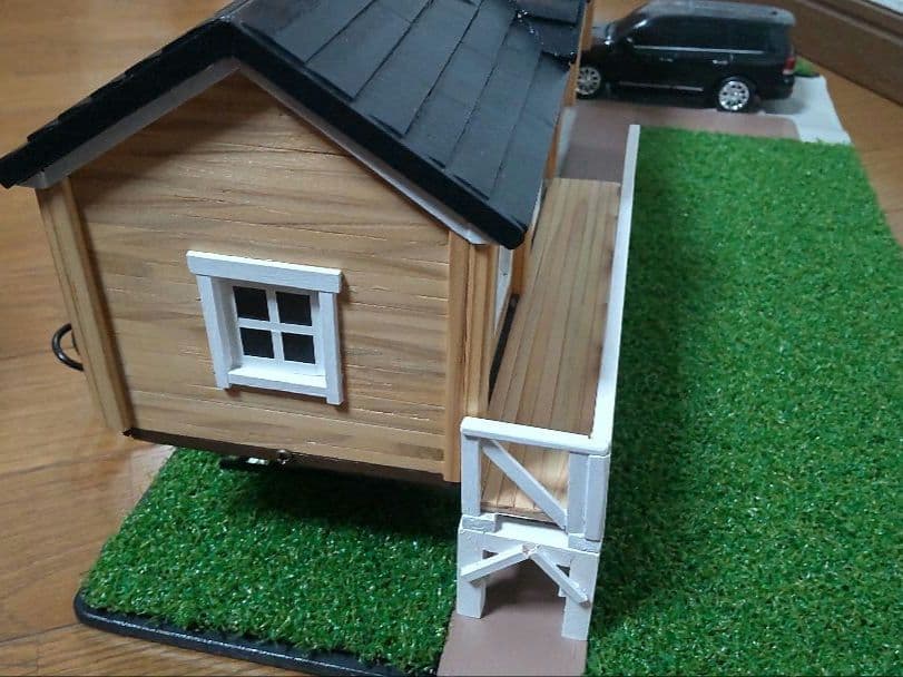 RCトレーラー1/32Scale　木造トレーラーハウス（サービス品・飾り用地付）