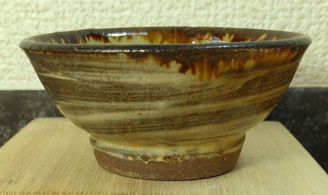 人間国宝 金城次郎 壷屋焼ぐい呑 栞 共箱 美品 大人気笑魚紋 やちむん 壺屋焼