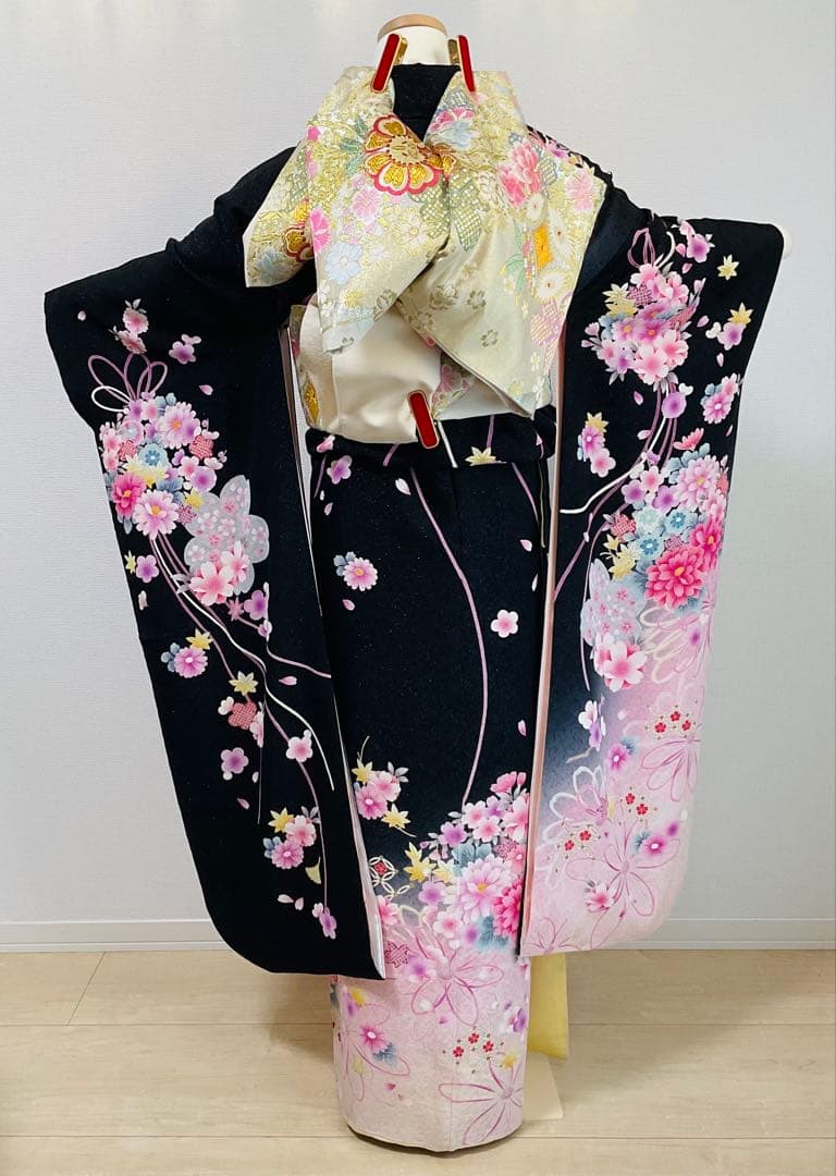 振袖　黒系　銀通し　刺繍　桜　菊　花玉　組みひも　正絹