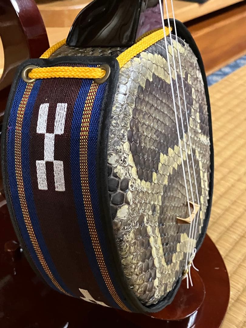 沖縄三線最高峰八重山黒木真壁型本皮一枚張りスンチ塗りウズラミ期間限定の出品