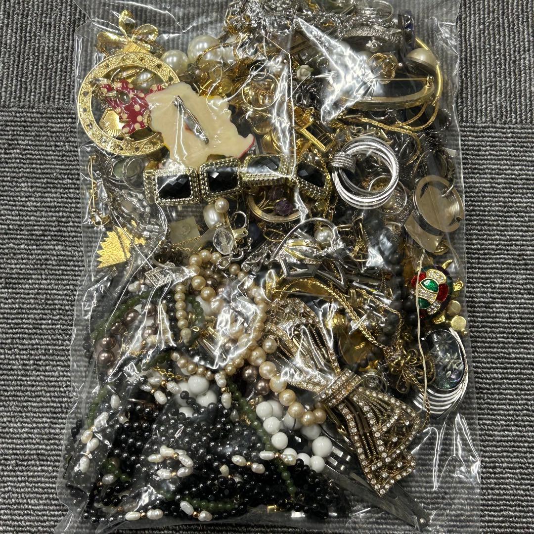 イミテーションアクセサリー まとめ売り 1kg ⑨