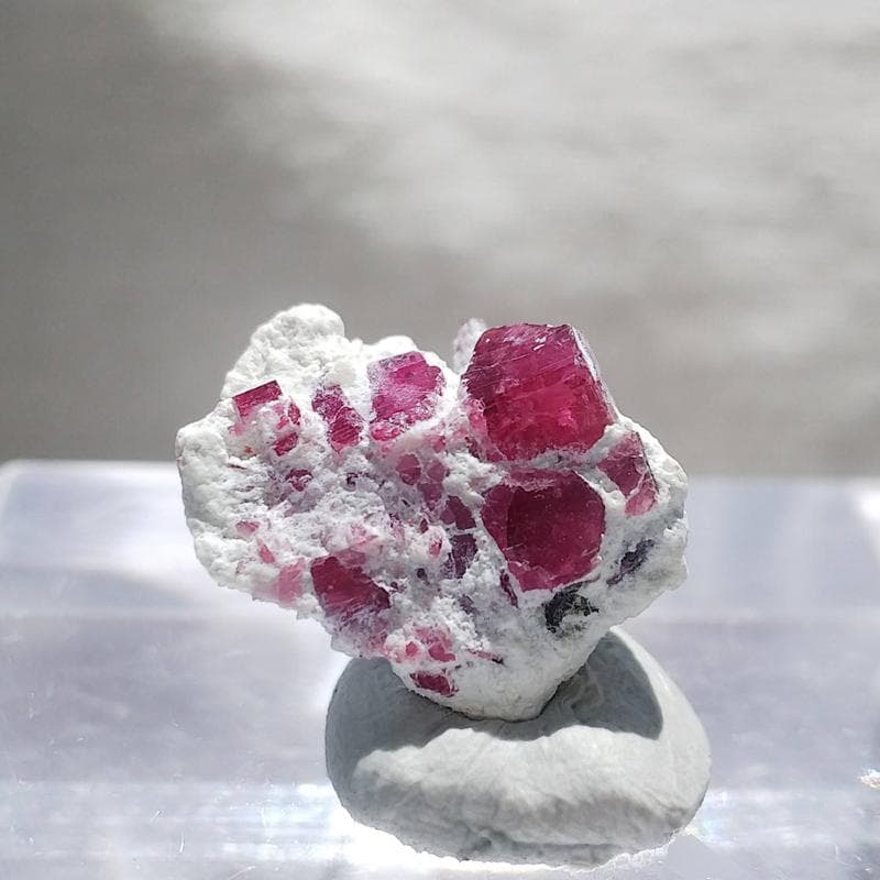 297 レッドベリル クラスター ビクスバイト レッドエメラルド 母岩付き 標本