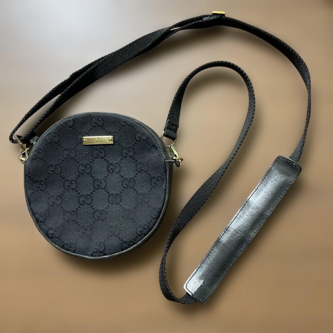 GUCCI ブラック ラウンドショルダーバッグ　GGロゴ