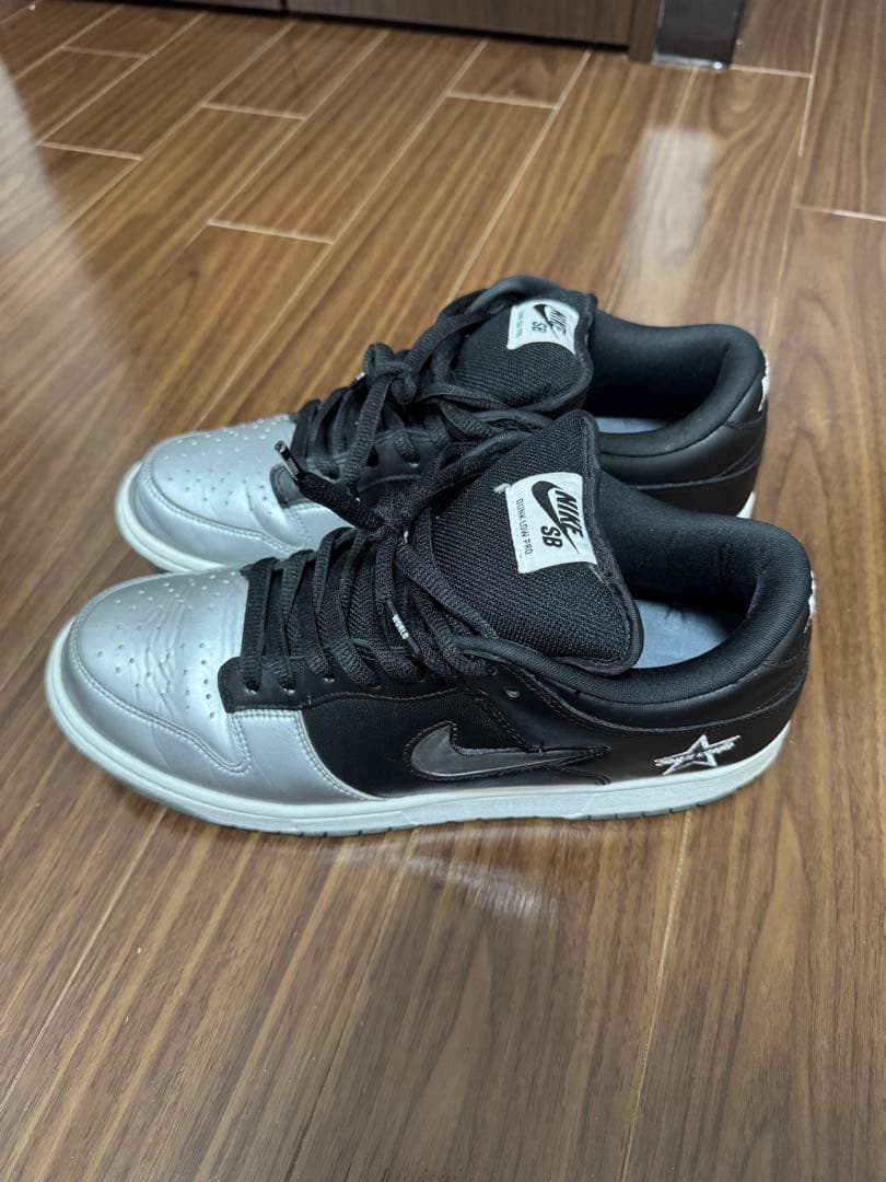 Nike x supreme SB Dunk Low Pro シルバー/ブラック