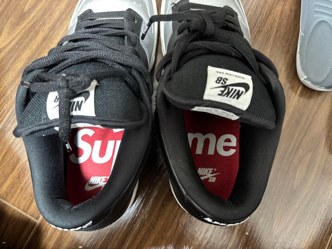 Nike x supreme SB Dunk Low Pro シルバー/ブラック