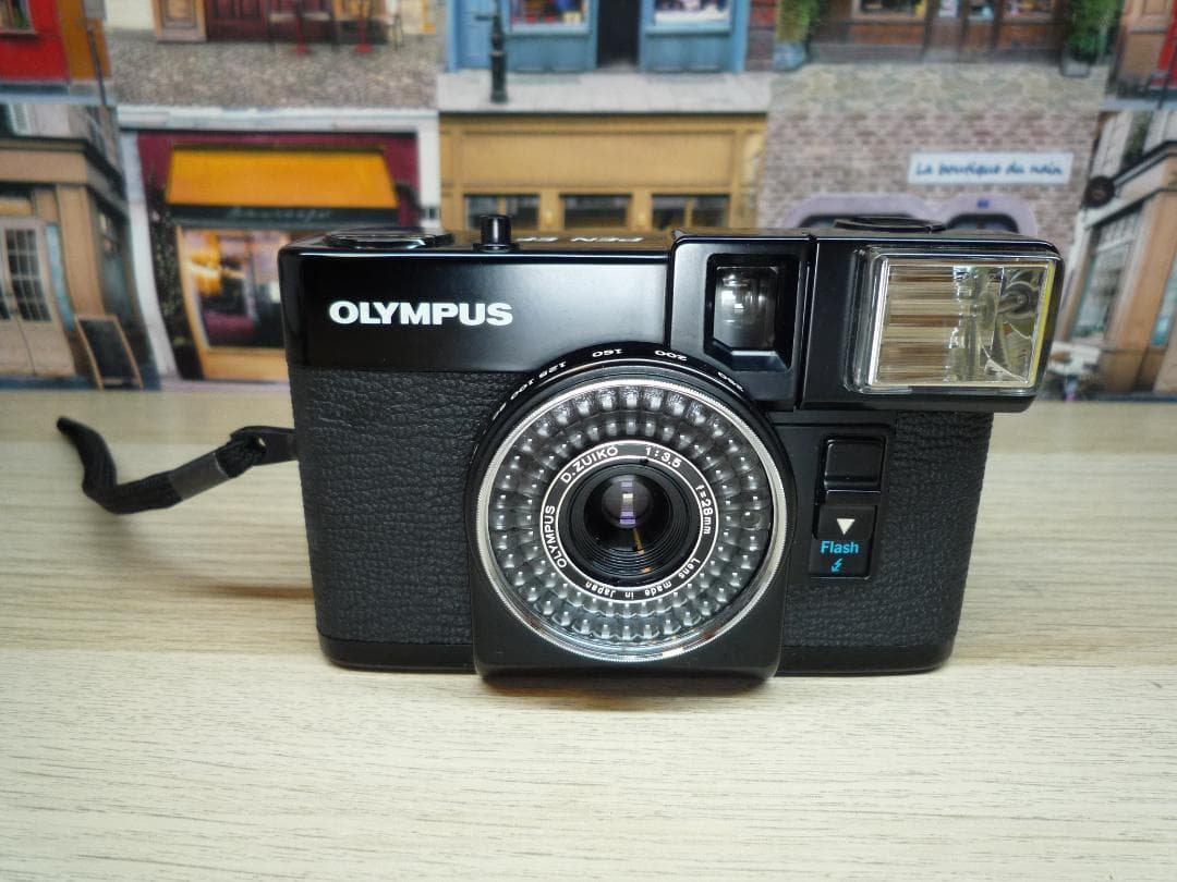 ☆ストロボ付きハーフカメラ☆ OLYMPUS PEN EF　㉕