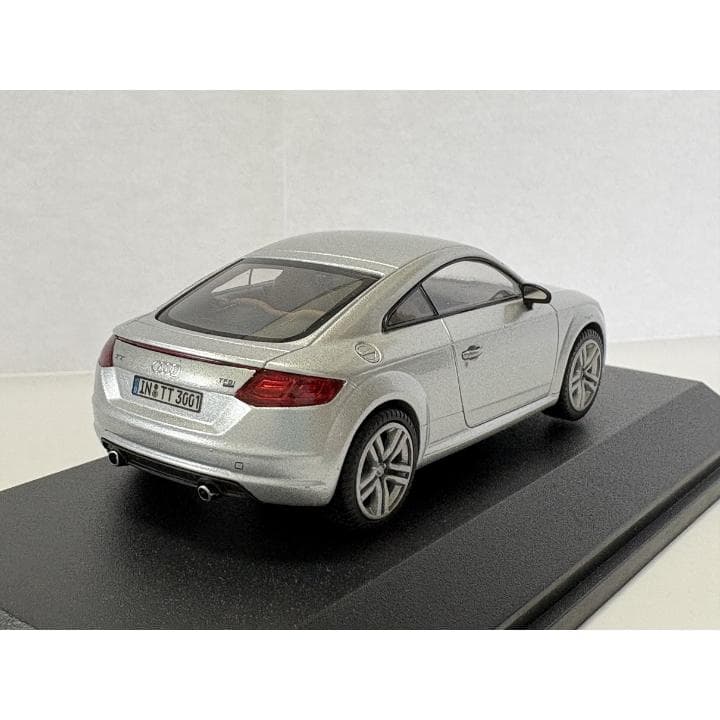 【新品】Audi TT Coupé ミニカー シルバー 1:43