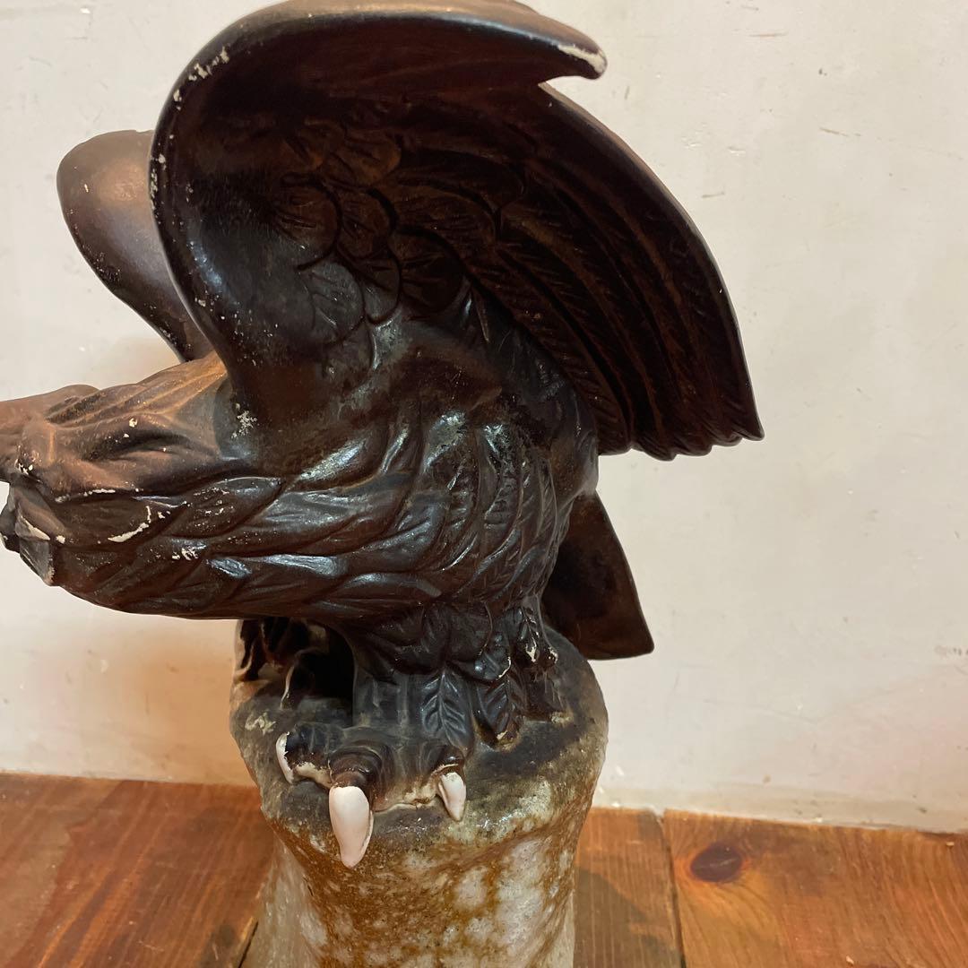 美品　焼物　陶器　鷹置物　タカ　陶像　オブジェ　工芸品　縁起物