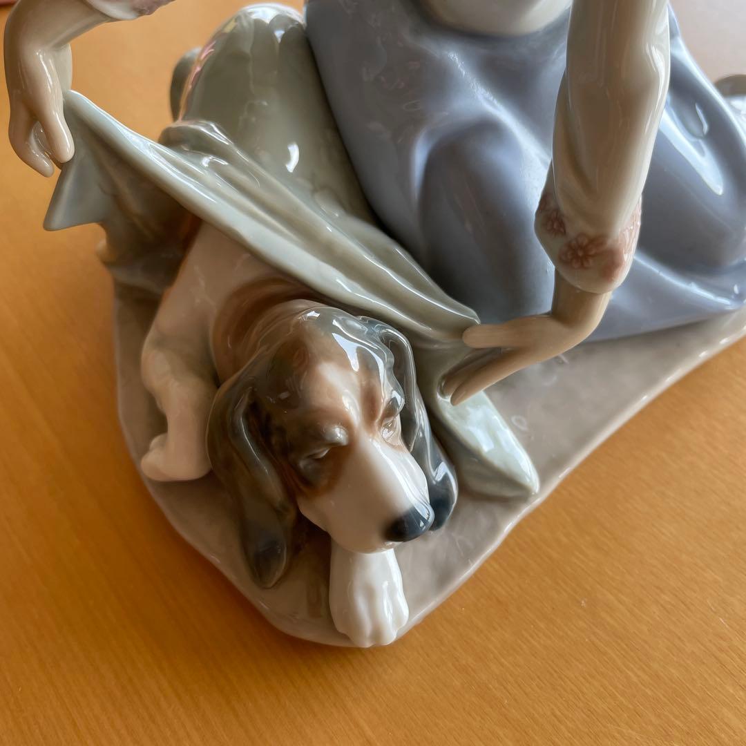 極美品　LLADRO リヤドロ　座っている少女子犬付き　　キズなし破損なし