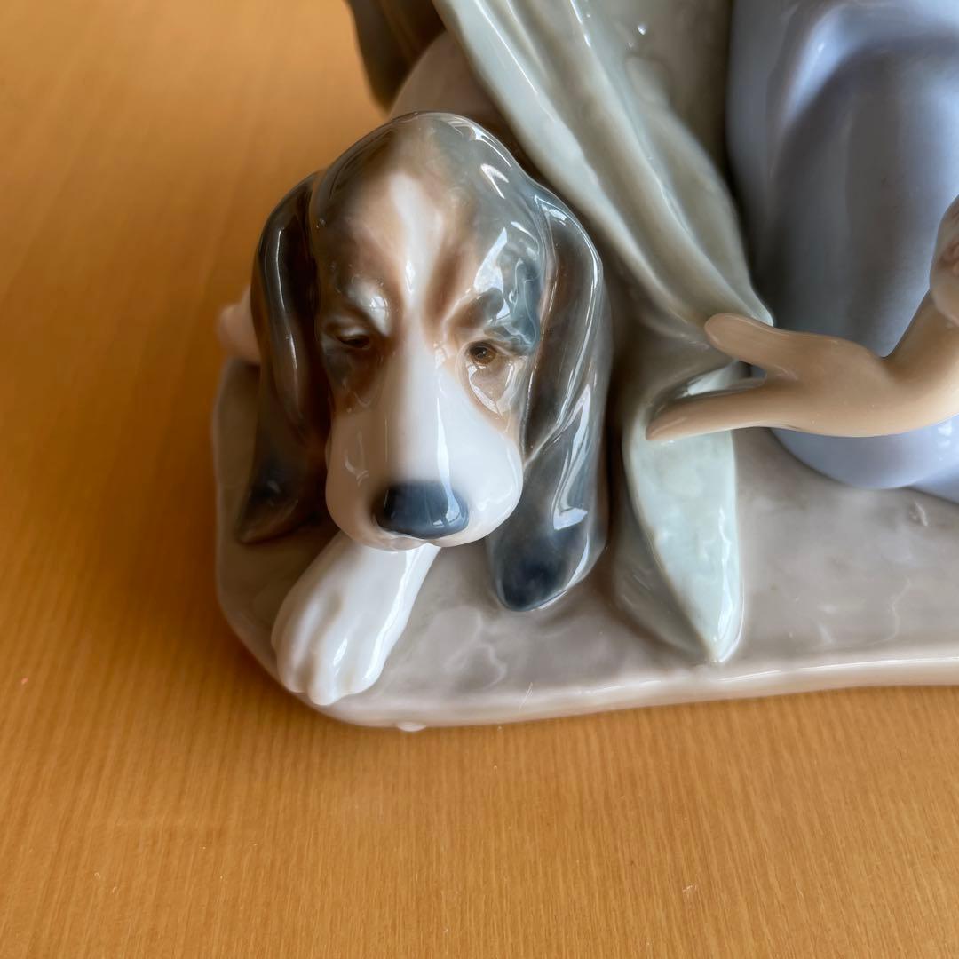 極美品　LLADRO リヤドロ　座っている少女子犬付き　　キズなし破損なし