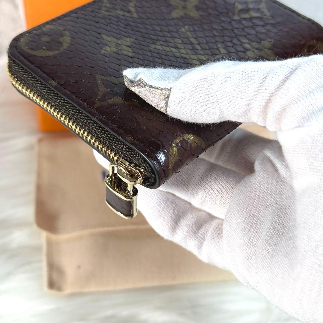 美品 ルイヴィトン パイソン モノグラム ジッピーパース ラウンド 茶色