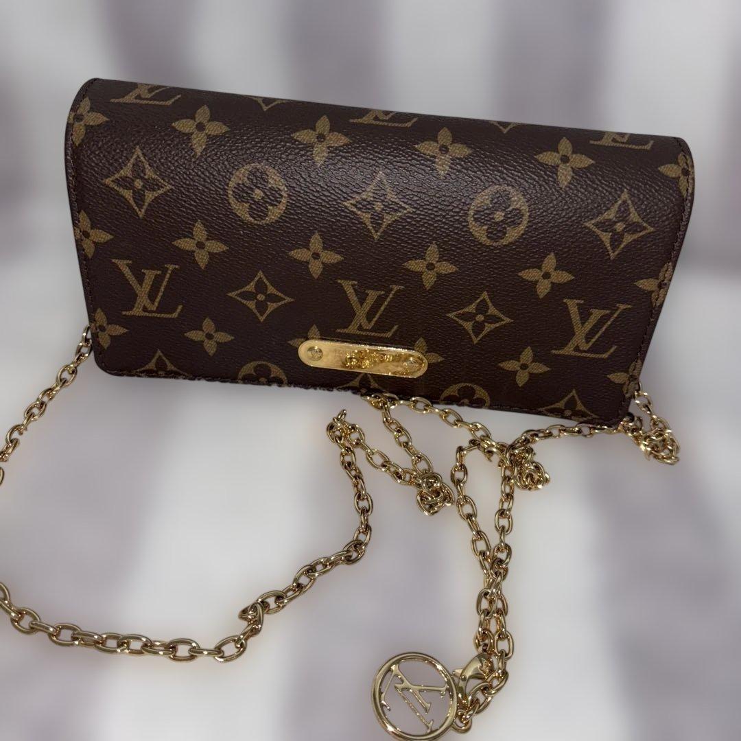 VUITTON チェーンミニバッグ