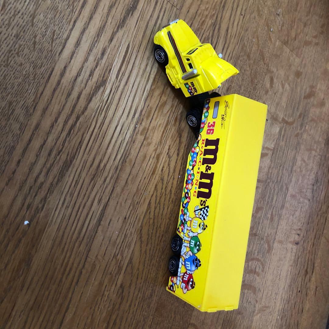 m＆mコンボイトラックです、中古ですので、よろしくお願いします。