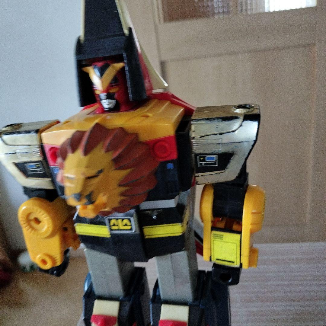 変身していくロボット