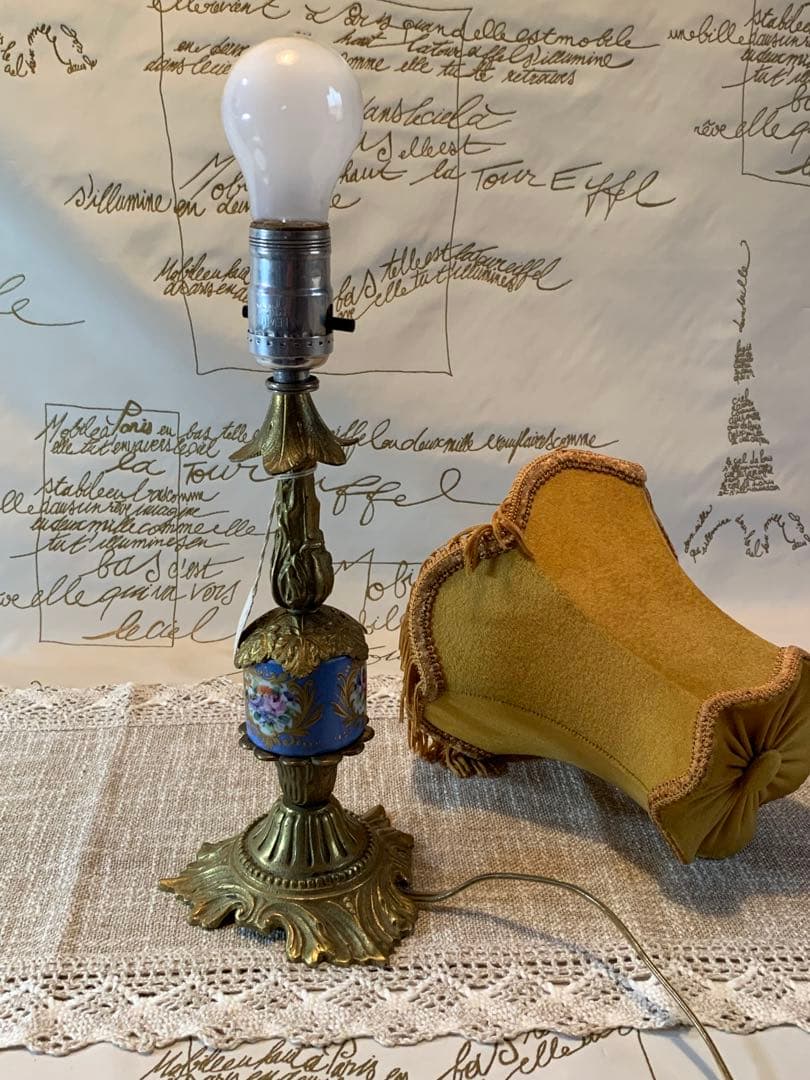 フランス製　アンティークのセーブル焼の電気スタンド！シェードも綺麗で素敵です！