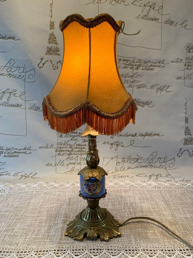 フランス製　アンティークのセーブル焼の電気スタンド！シェードも綺麗で素敵です！