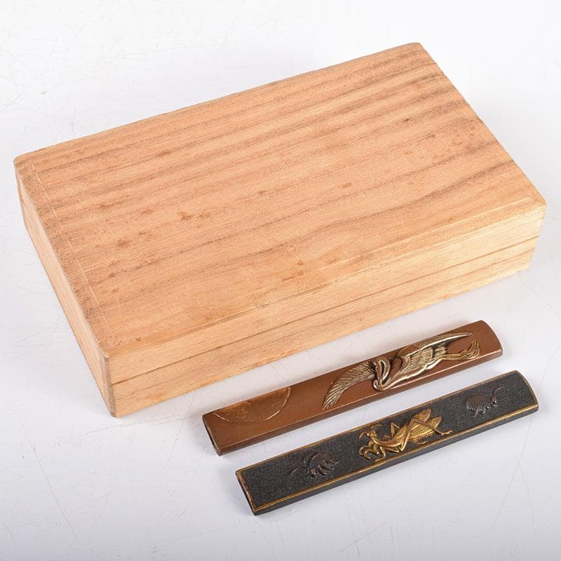 eyeknow74　古銅彫金　鶴図蟷螂図小柄2点　時代箱付　V　R3596