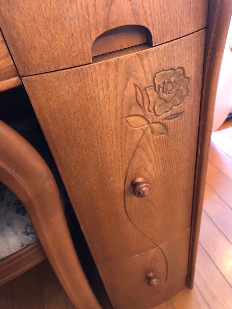 更に、値下げ！クラシック木製ドレッサー・ミラー・照明付き