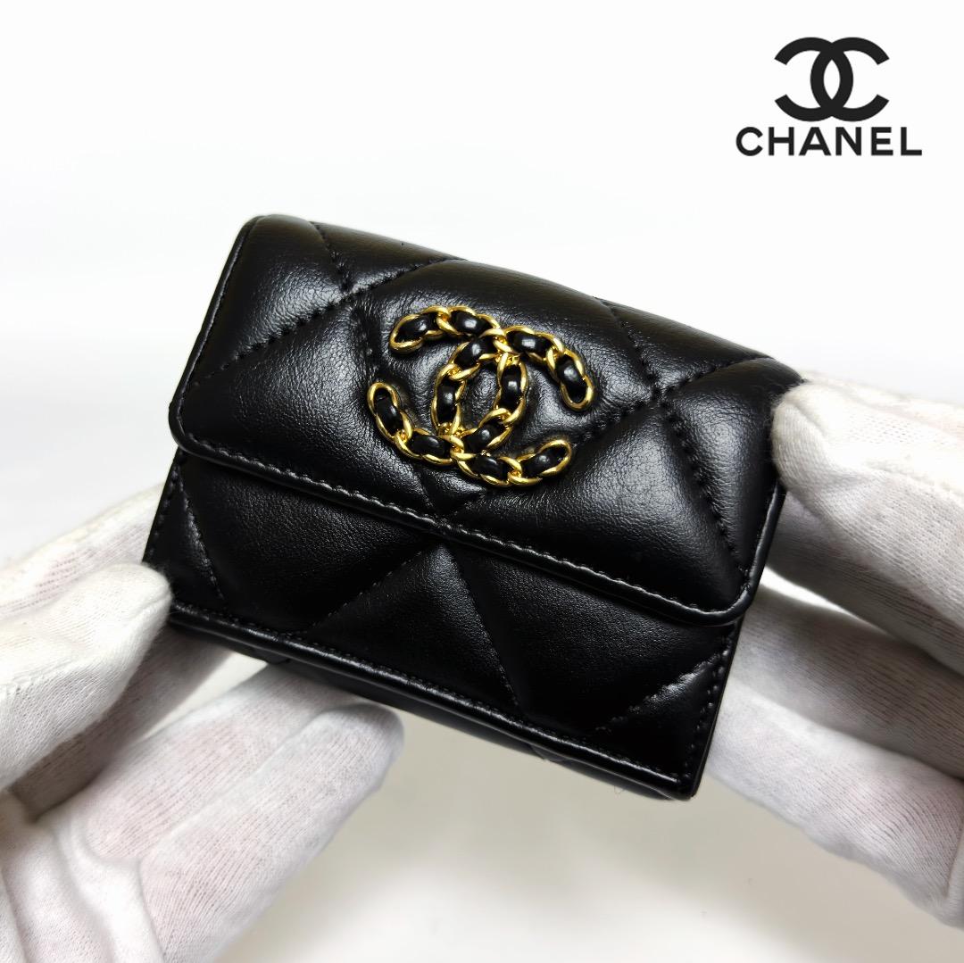 正規品　CHANEL シャネル19　ディズヌフ　Wホック　三つ折り財布