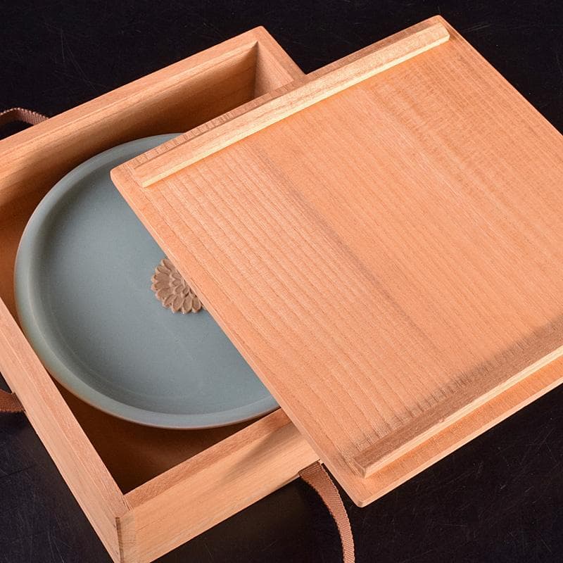 鍋島焼　鍋島青磁　花刻　盤　皿　時代箱付　M　R8806