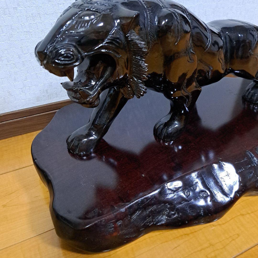 木製虎彫刻 黒色