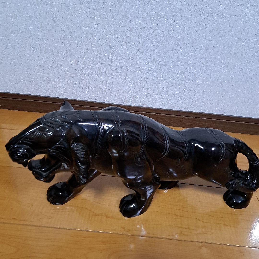 木製虎彫刻 黒色