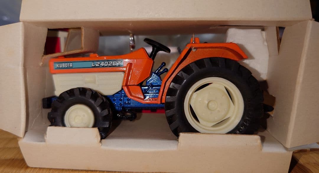 ヨネザワのミニカー　クボタ　サンシャイントラクタ