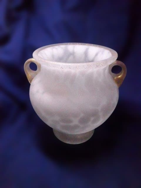 マーブル模様の持ち手付きガラス壺