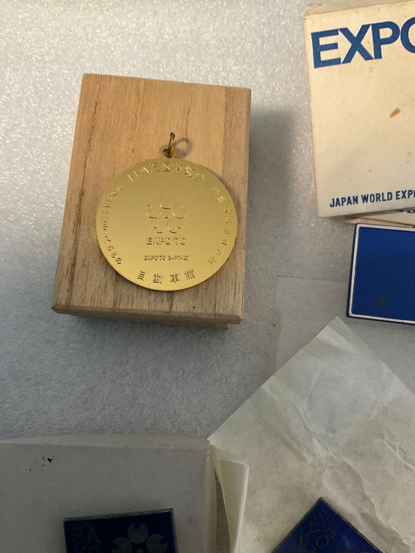 昭和レトロ　ＥＸＰＯ’７０　大阪万博 バッジ　海外パビリオン他（38点）