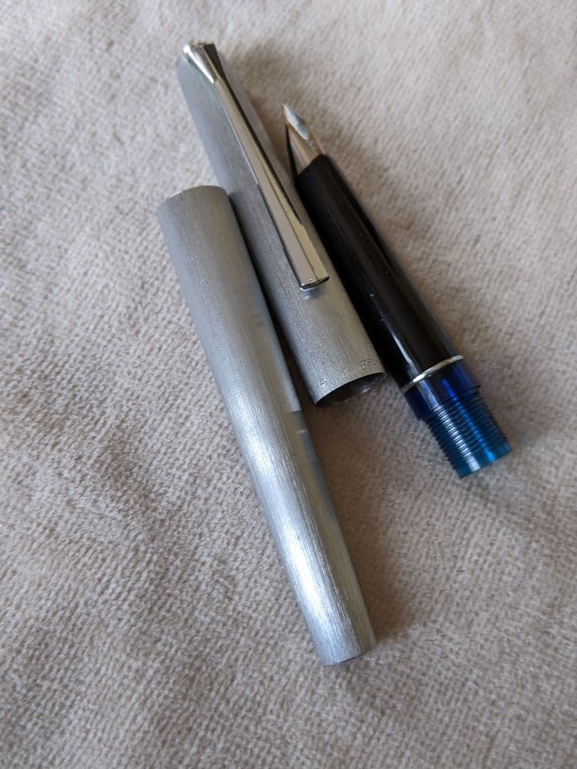 シルバー 万年筆 キャップ式　ヒロヒロ様