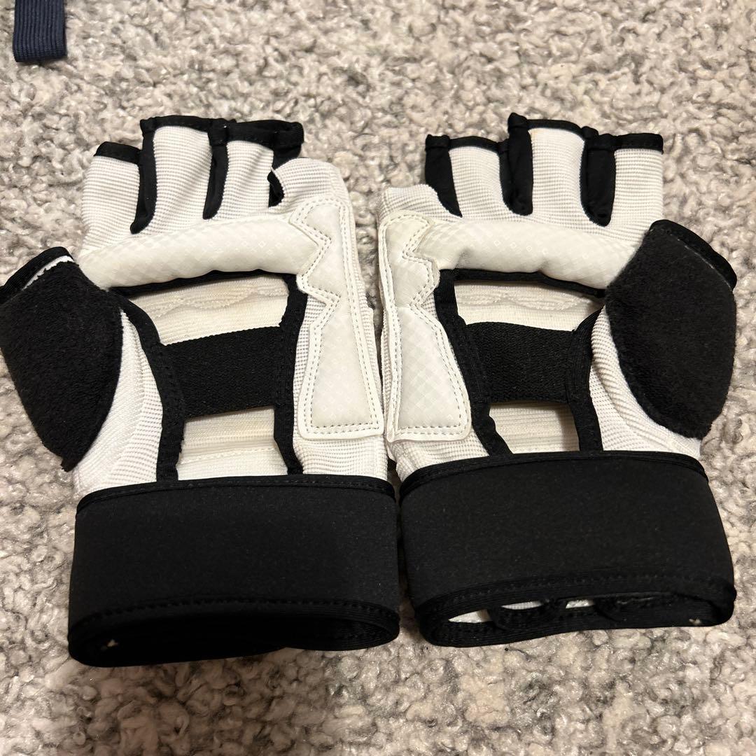 lavaのキックボクシング用のグローブとシューズ