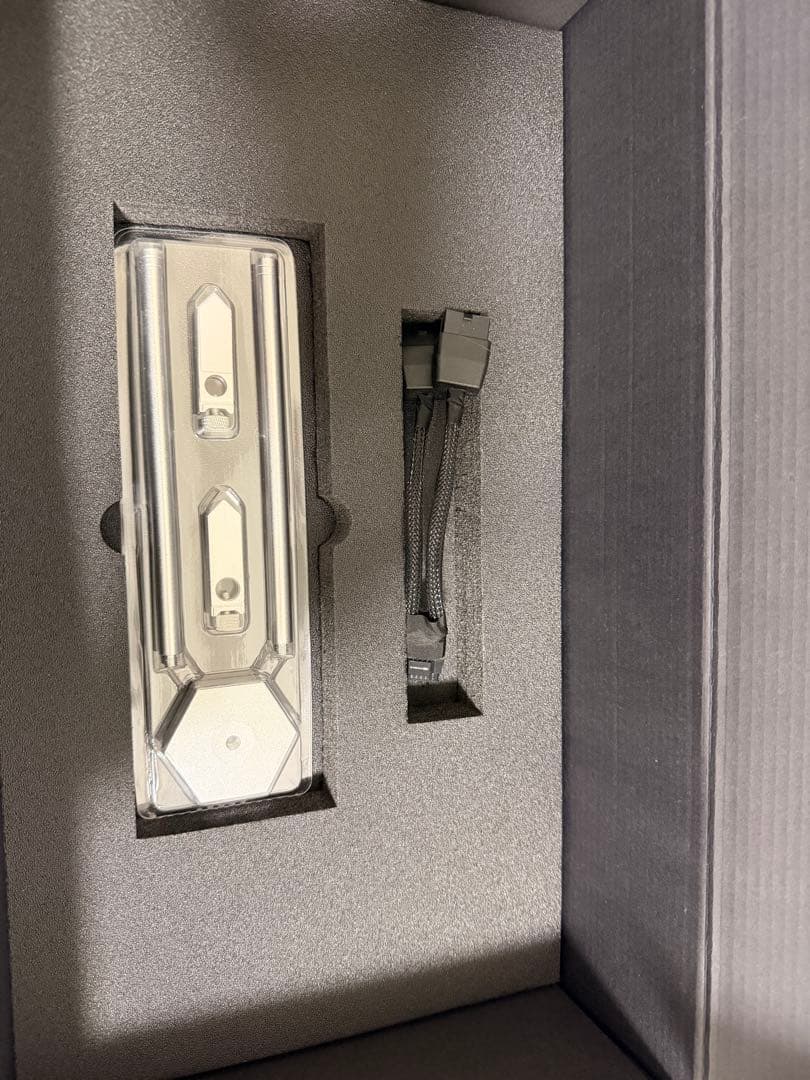 玄人志向 GK-RTX4070Ti-E12GB/WHITE/TP