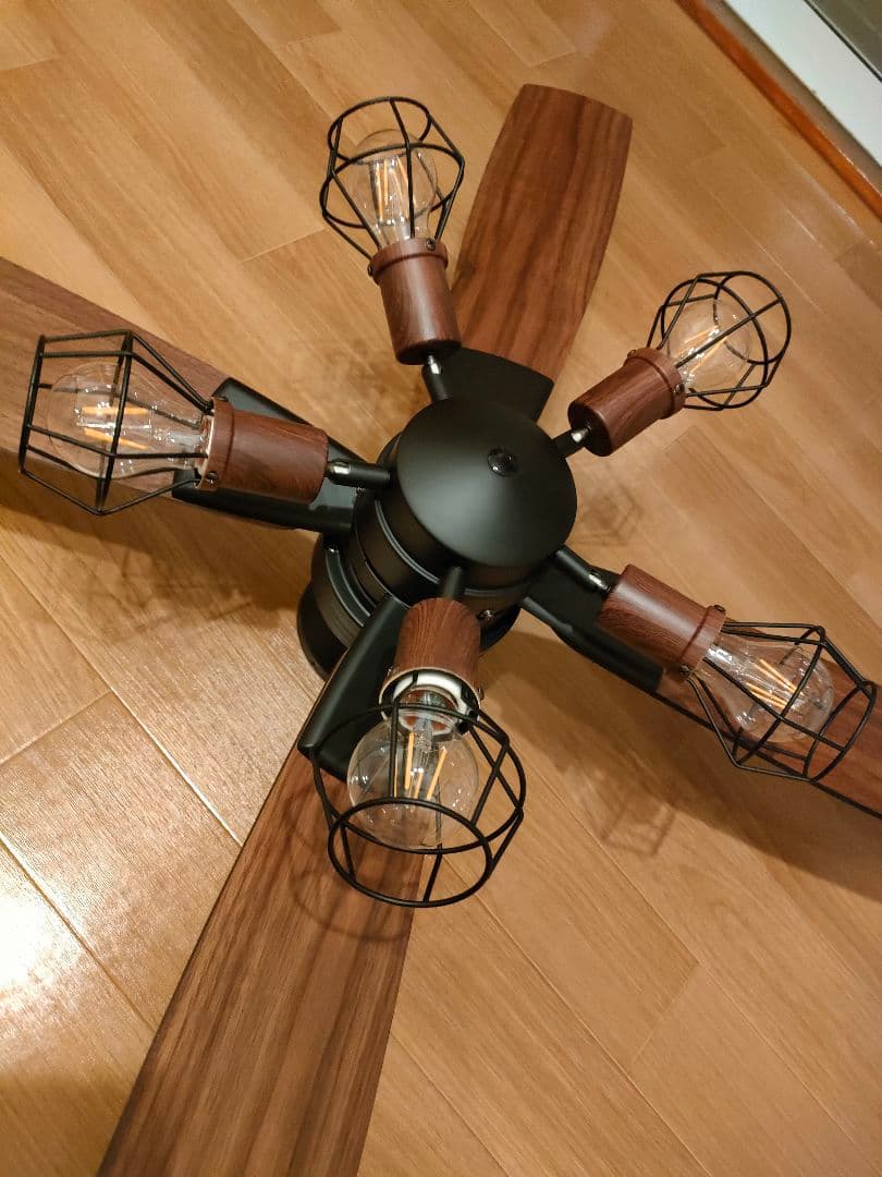 オシャレなLEDシーリングファン☆ウッド調フィラメントライト