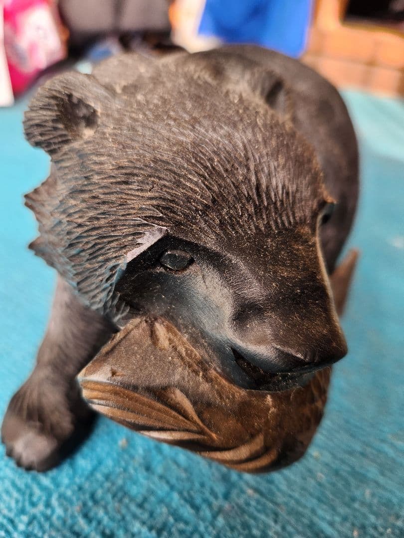 木製クマの彫刻 魚を持つ　昭和レトロ