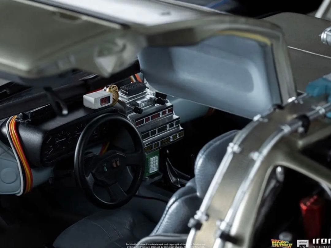 バックトゥザフューチャー２アートスケール１／１０スケール　デロリアンタイムマシン