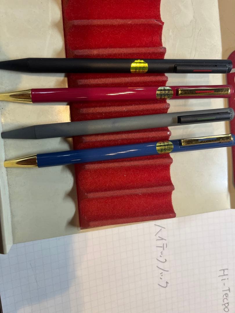 パイロット　ハイテックノック4本とリフィールクロ15個