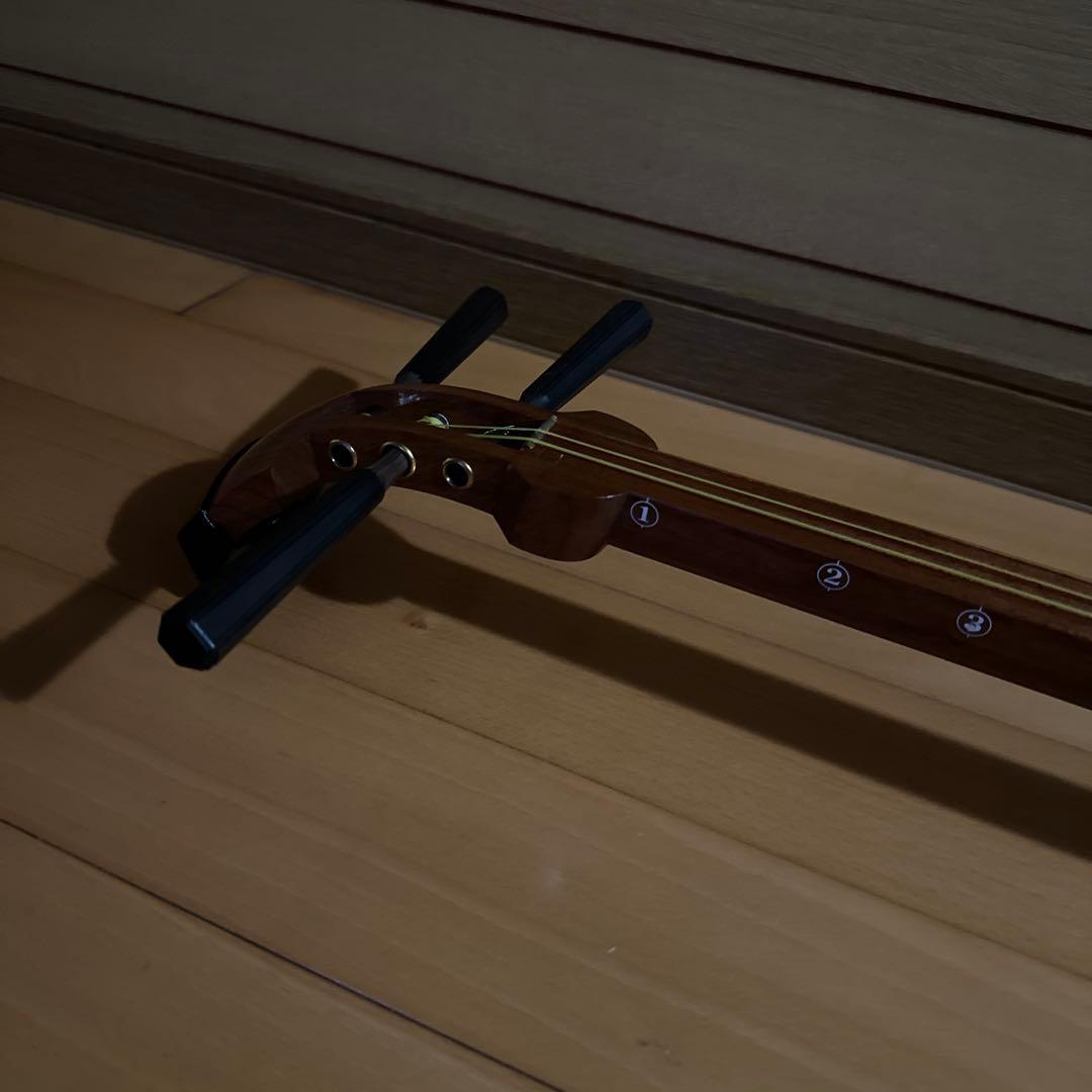 三味線本体 ソフトケース付き　細棹　秋田三味線　長唄等　３弦