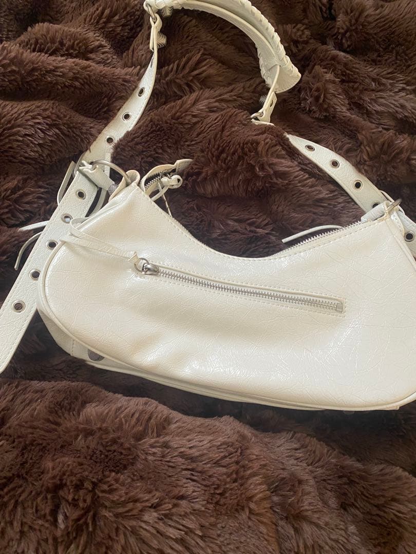 ホワイト ショルダーバッグ
