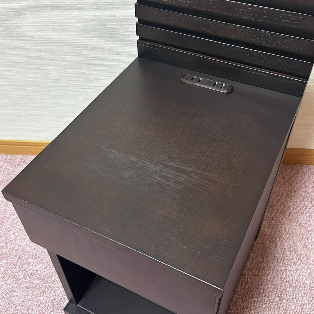 IDC　大塚家具　ナイトテーブル　棚付き　2個口　コンセント付　オーク材